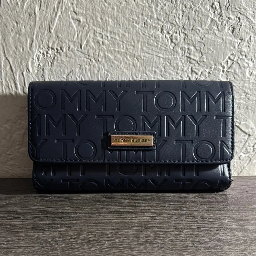 Tommy Hilfiger Monogram Wallet Women’s - Picture 1 of 5